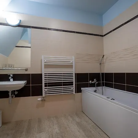 Nautico Hotel, Restaurace & Wellness מוסט