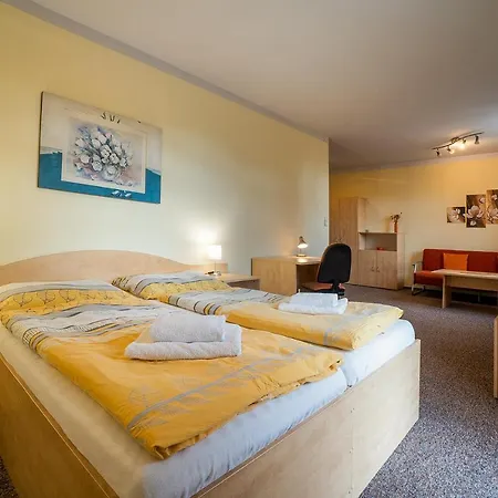 Nautico Hotel, Restaurace & Wellness מלון 3*