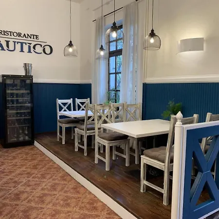 Nautico Hotel, Restaurace & Wellness מלון מוסט