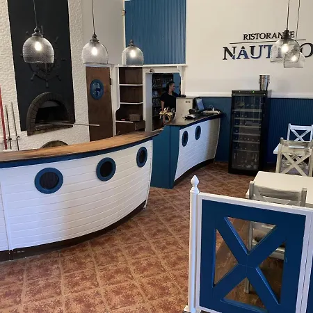 מלון Nautico Hotel, Restaurace & Wellness